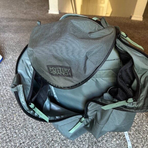 Mystery Ranch Back pack - Picture 5 of 10